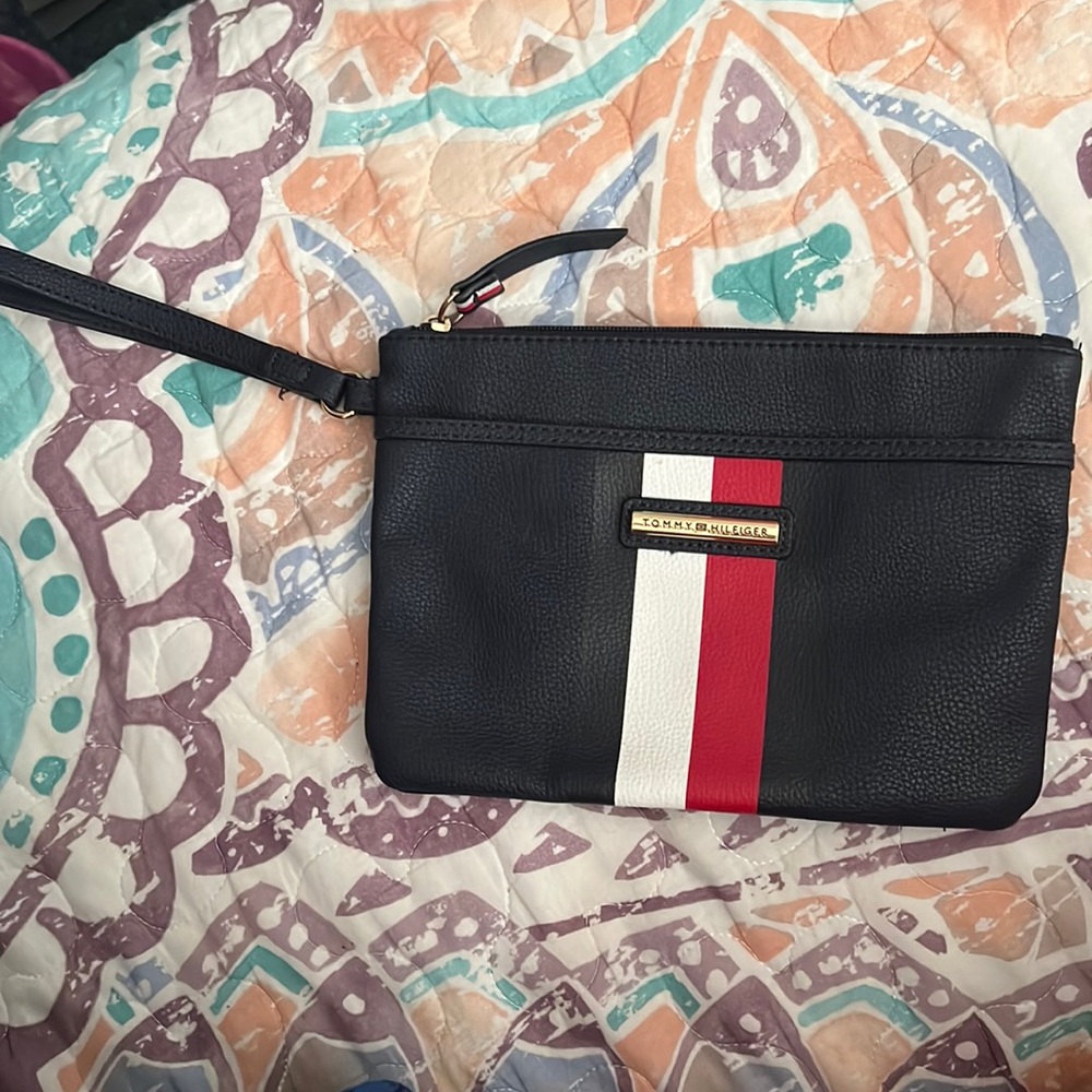 TOMMY HILFIGER WRISTLET WALLET
